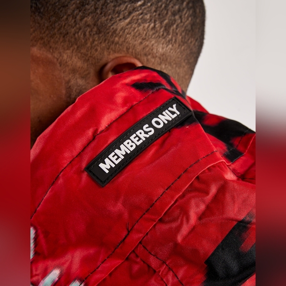 MEMBERS ONLY x JEAN-MICHEL BASQUIAT | Full-Zip | Hooded | Windbreaker Jacket - Picture 3 of 3